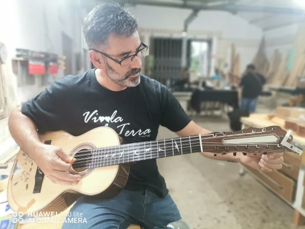 Raimundo Leonardes marks Viola da Terra Day with practical session and new website